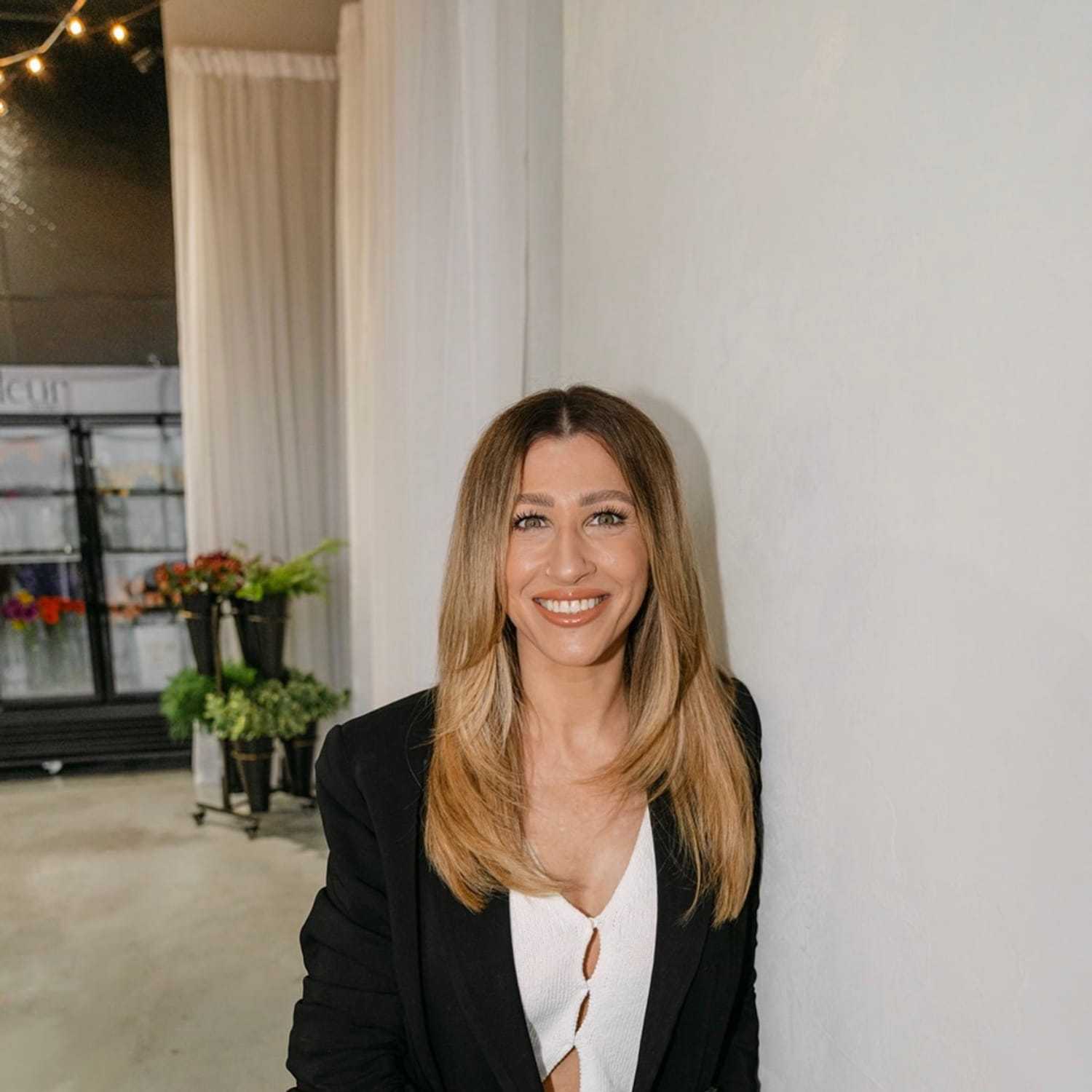 Portrait of Alicia Lynn, a professional stylist at Chromatique Salon, showcasing their expertise and style.