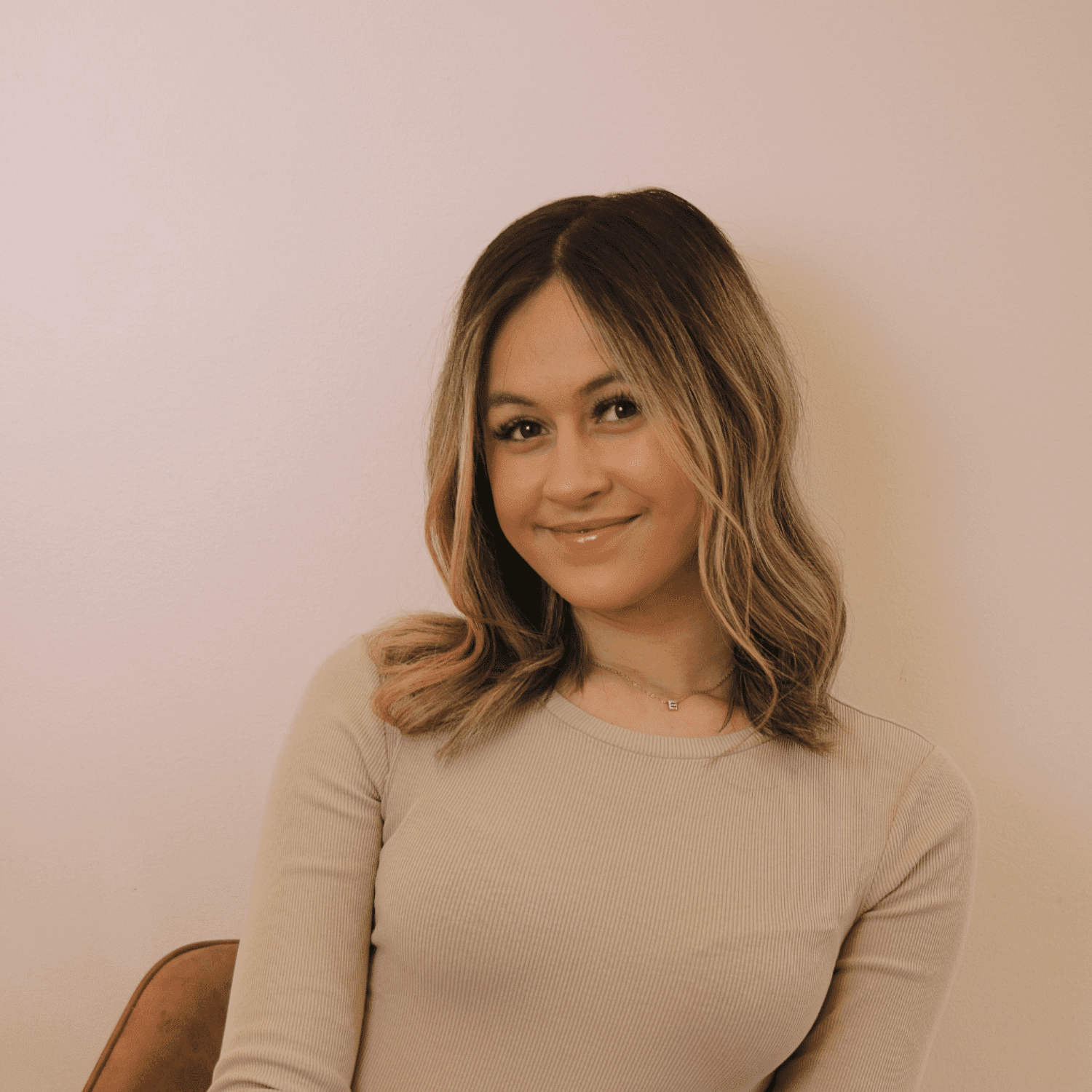 Portrait of Evelyna Straoverova, a professional stylist at Chromatique Salon, showcasing their expertise and style.