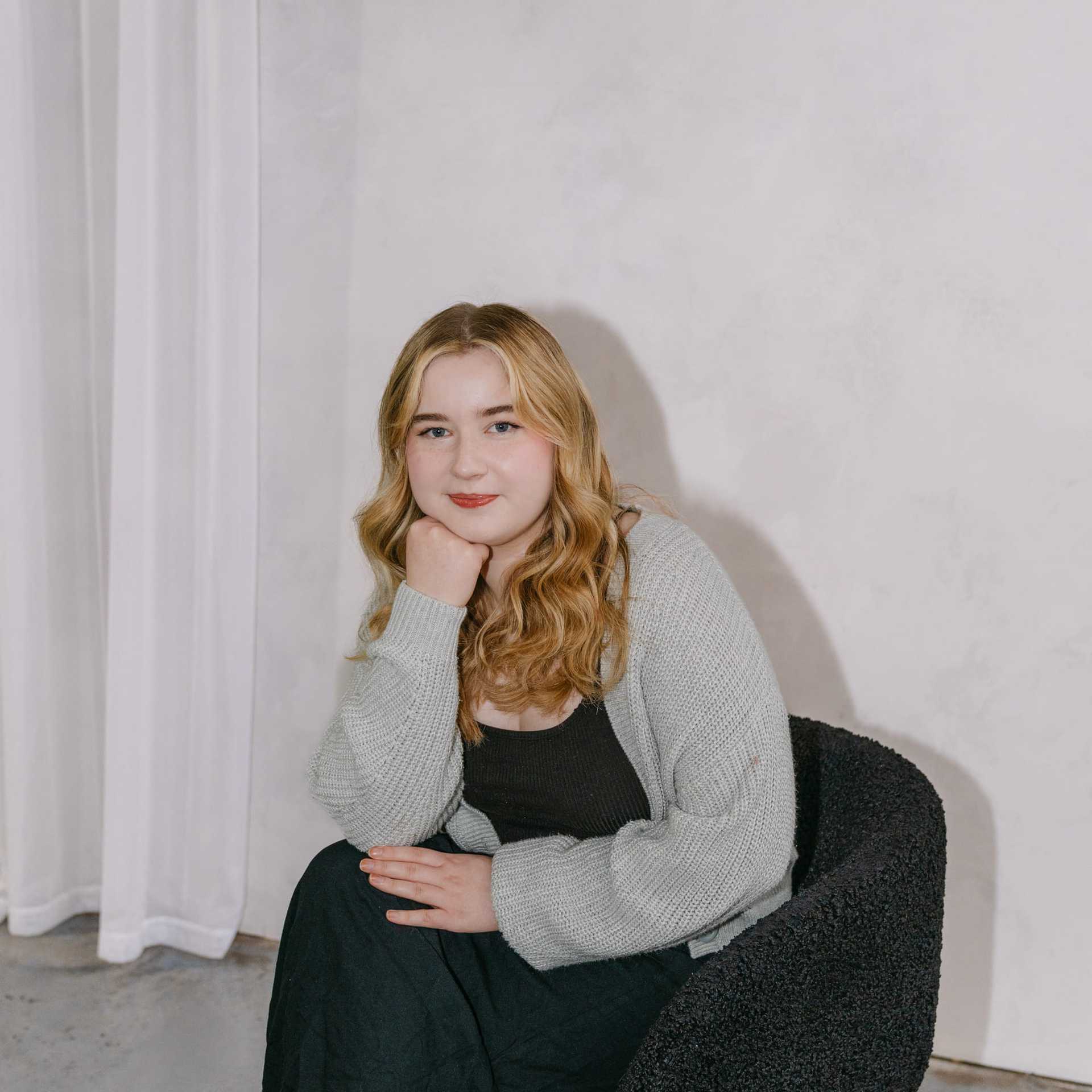 Portrait of Mariam Lewin, a professional stylist at Chromatique Salon, showcasing their expertise and style.