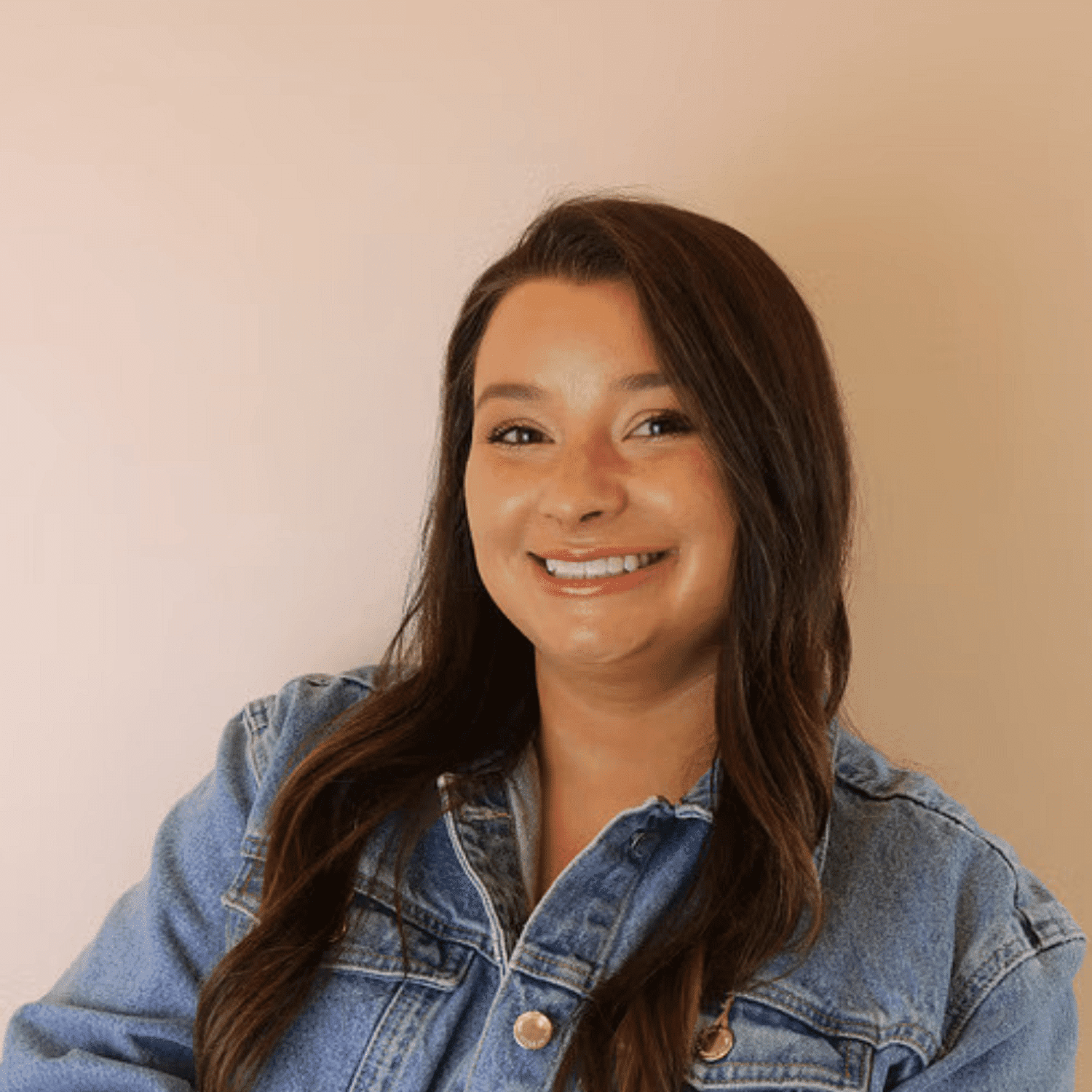 Portrait of Mollie Reams, a professional stylist at Chromatique Salon, showcasing their expertise and style.